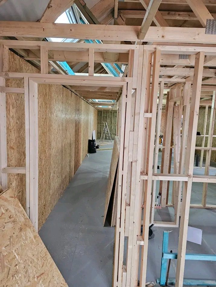 Green oak repair spliced into an original timber frame
